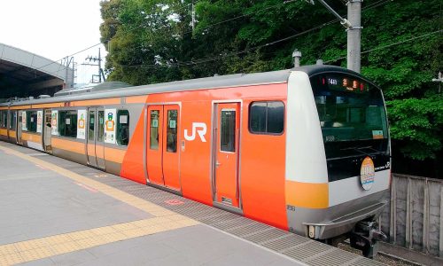【JR五日市線100周年】西多摩地域5自治体のご当地キャラが描かれたラッピング車両が運行中！（2026年3月まで）サムネイル 記念列車の写真
