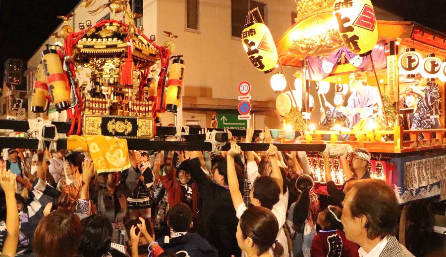 あきる野市内のお祭りでのこども神輿の様子