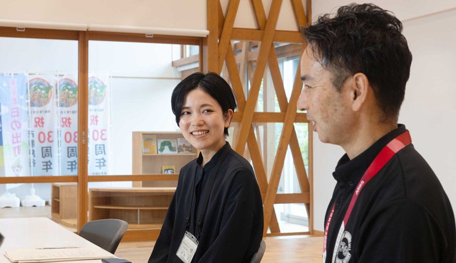 インタビューに答える豊島さんと茅根さん