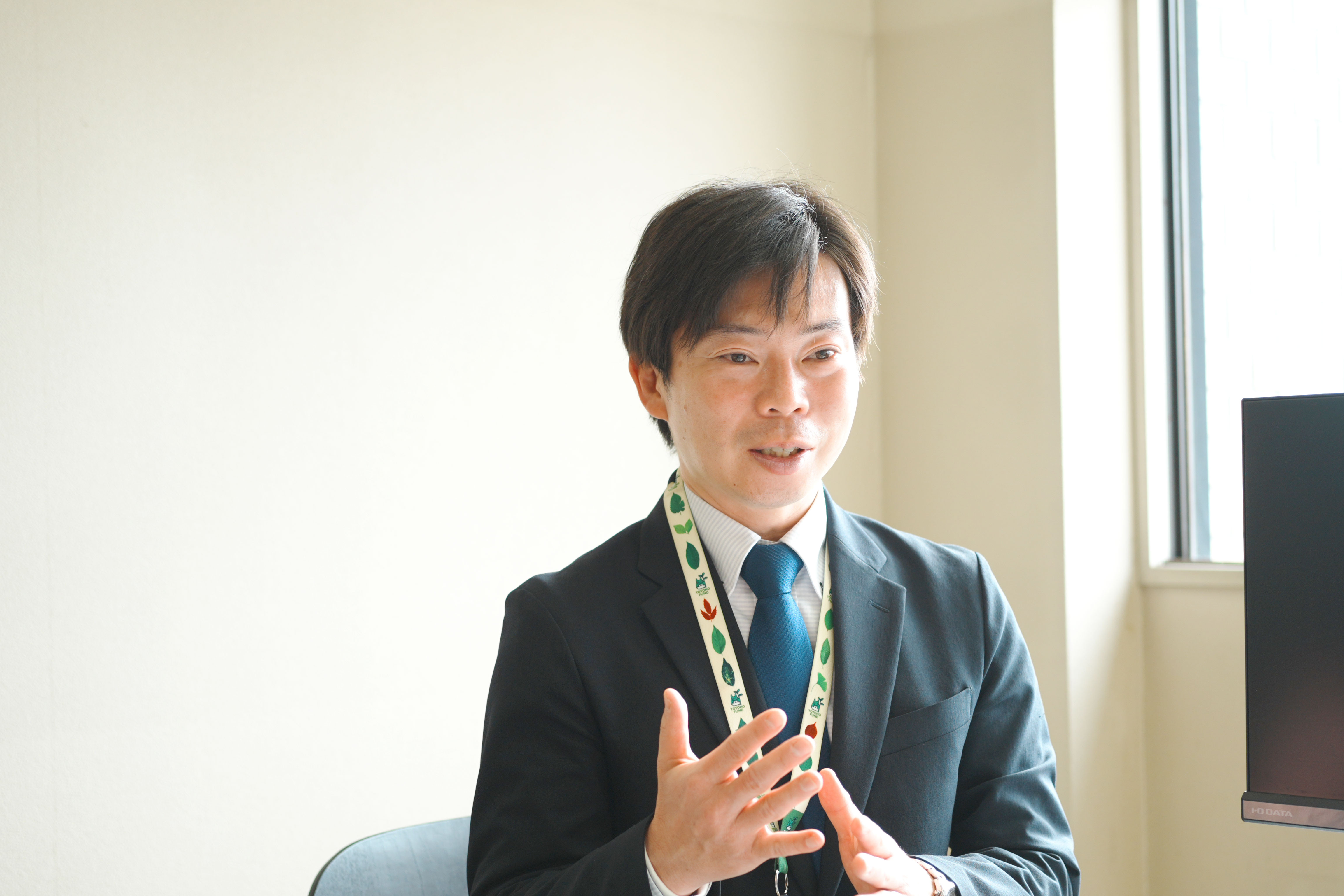 取材を受ける富田さんの画像